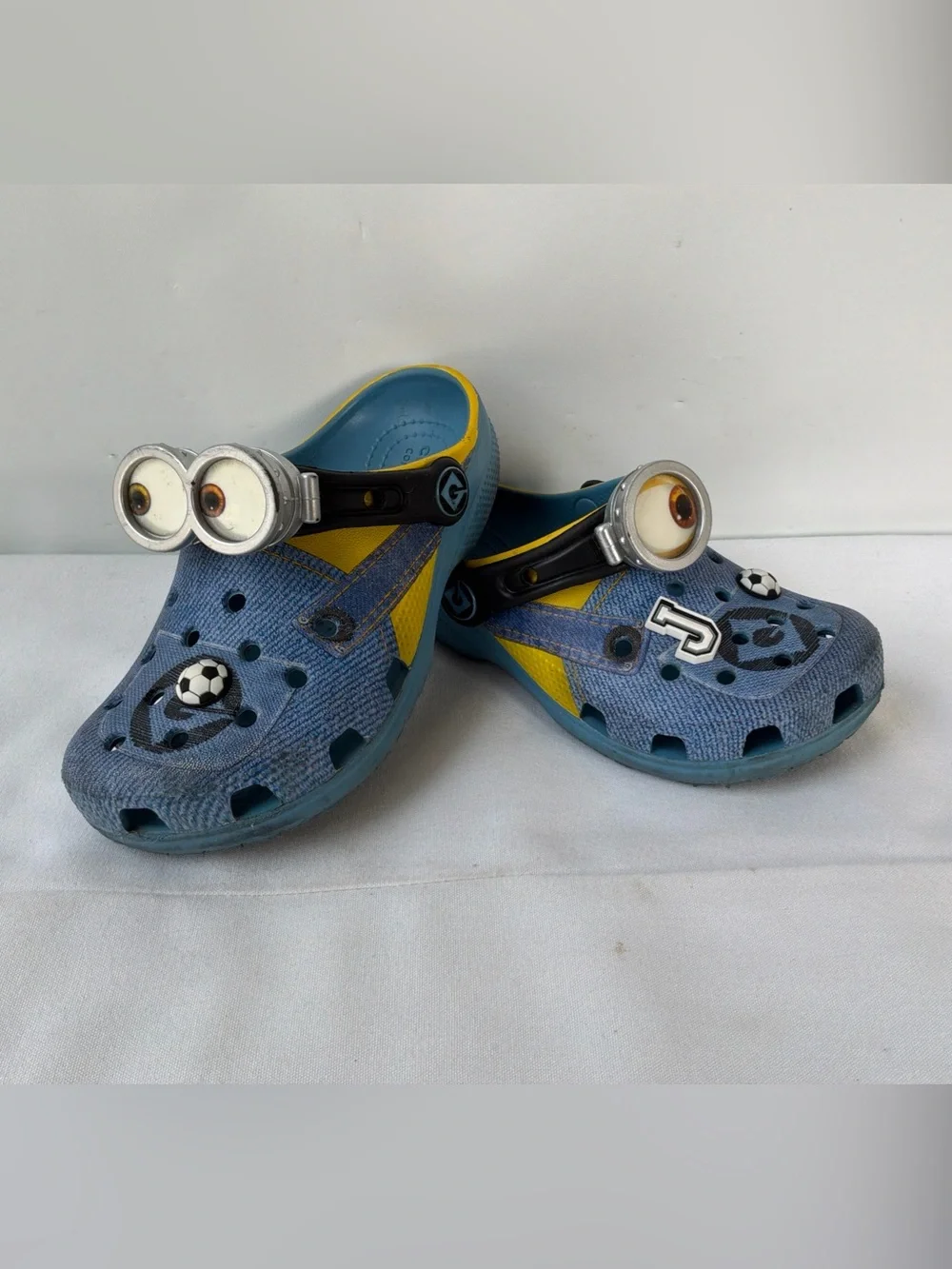 Crocs Despicable Me Minions Classic Clog Youth Size C 11